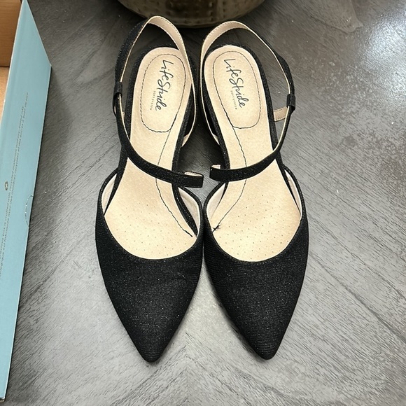 LIFESTRIDE Minimalist Slingback Pumps - Picture 5 of 9